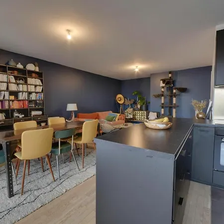 Spacious Flat With Terrasse And Parking Near Metro アパート *