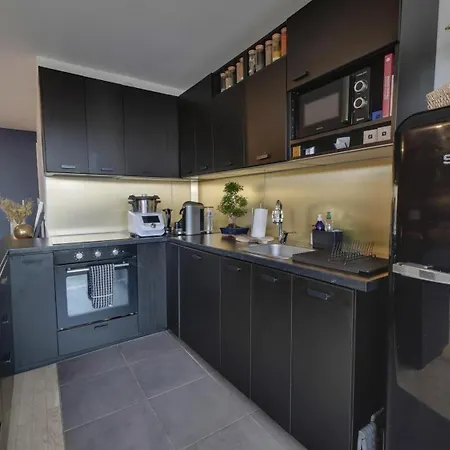 Spacious Flat With Terrasse And Parking Near Metro アパート バニョレ