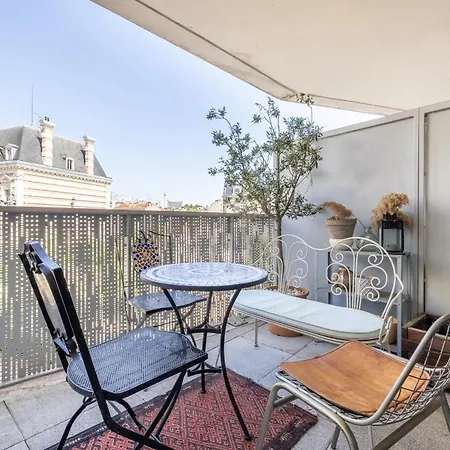 Modern Spacious Flat With Terrace, Parking Near Metro Apartament Bagnolet