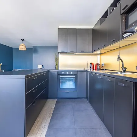 Apartament Modern Spacious Flat With Terrace, Parking Near Metro Bagnolet