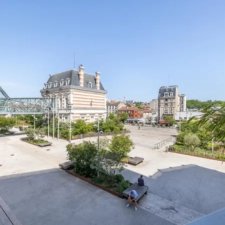 Modern Spacious Flat With Terrace, Parking Near Metro Apartament