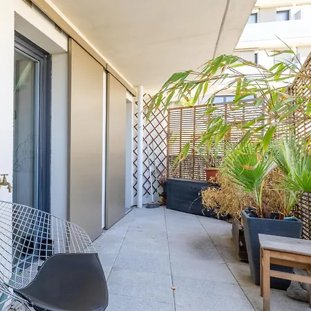 Apartament Modern Spacious Flat With Terrace, Parking Near Metro *