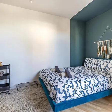 Apartament Modern Spacious Flat With Terrace, Parking Near Metro
