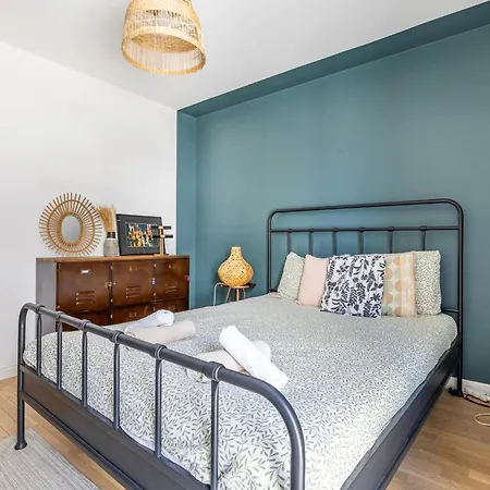 Modern Spacious Flat With Terrace, Parking Near Metro *